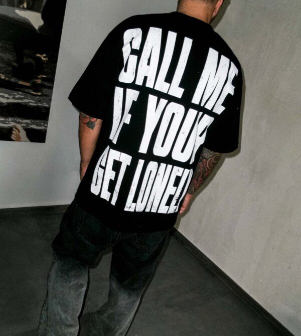 Visions Call me Tee